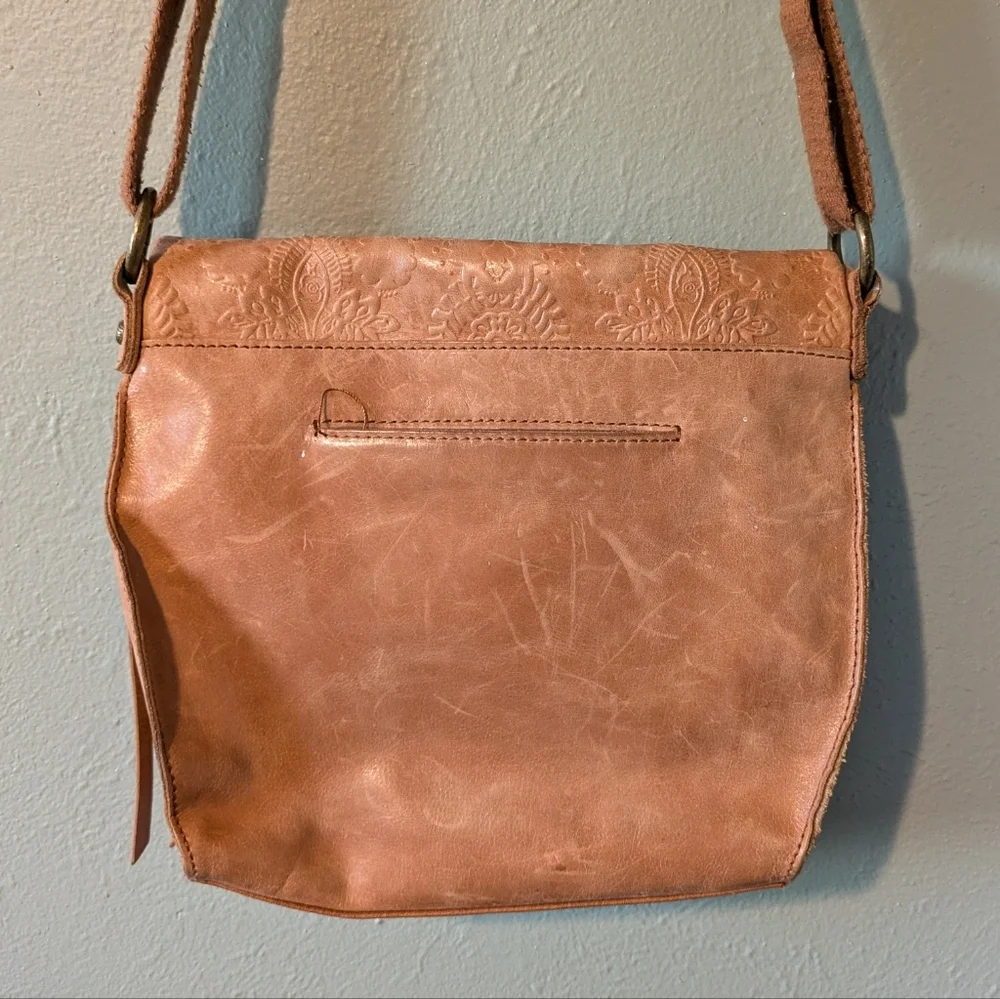 The Sak Silverlake Crossbody Embossed - Picture 9 of 11
